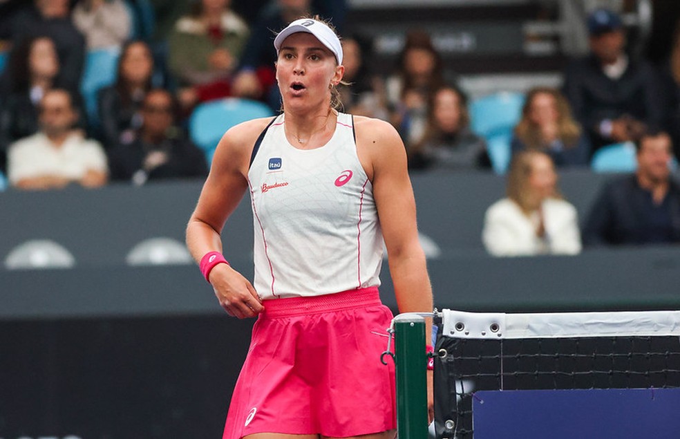 Bia Haddad luta, mas cai diante de mexicana e se despede do SP Open