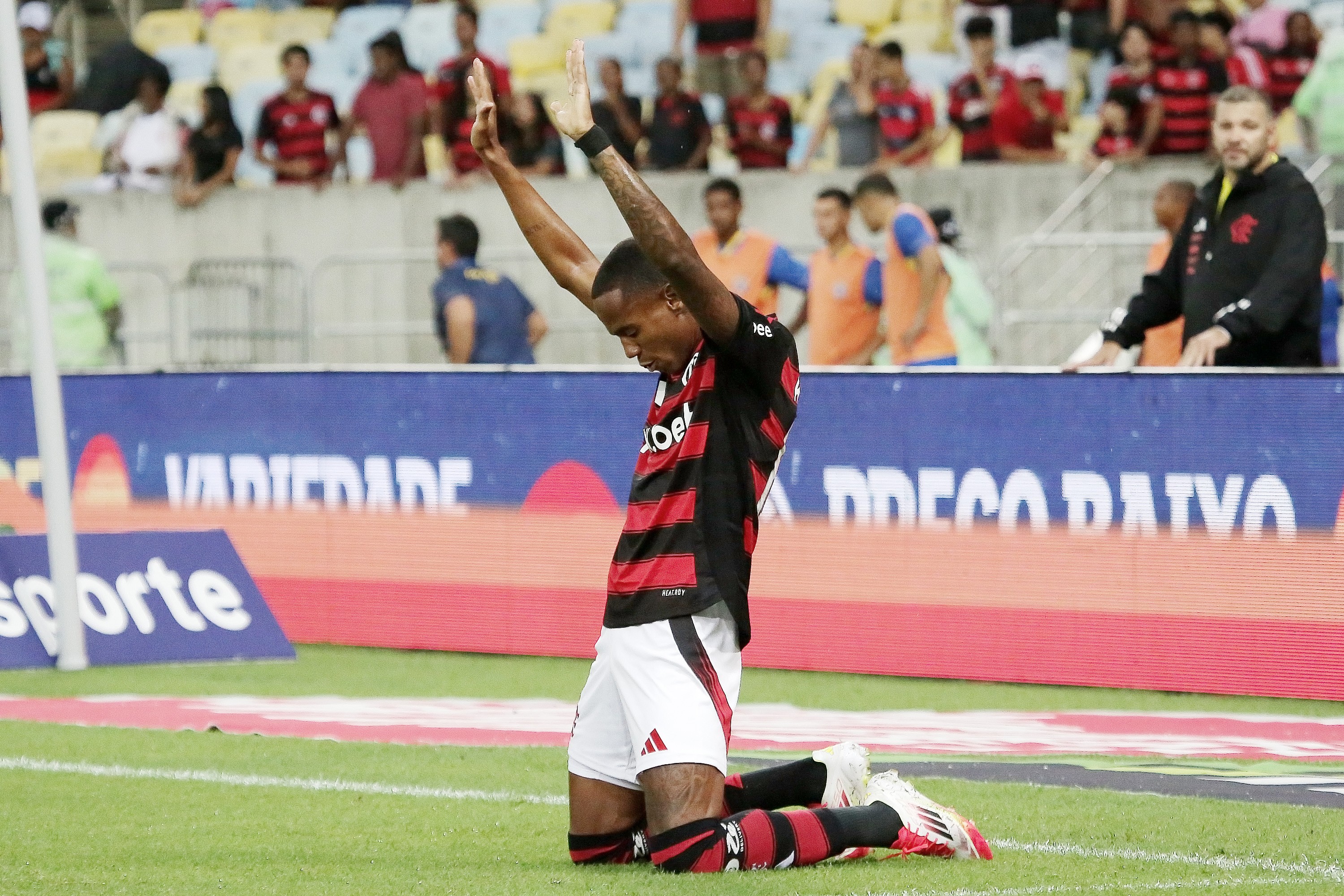 Revelação do Flamengo: Wallace Yan assume posição de centroavante no sub-20
