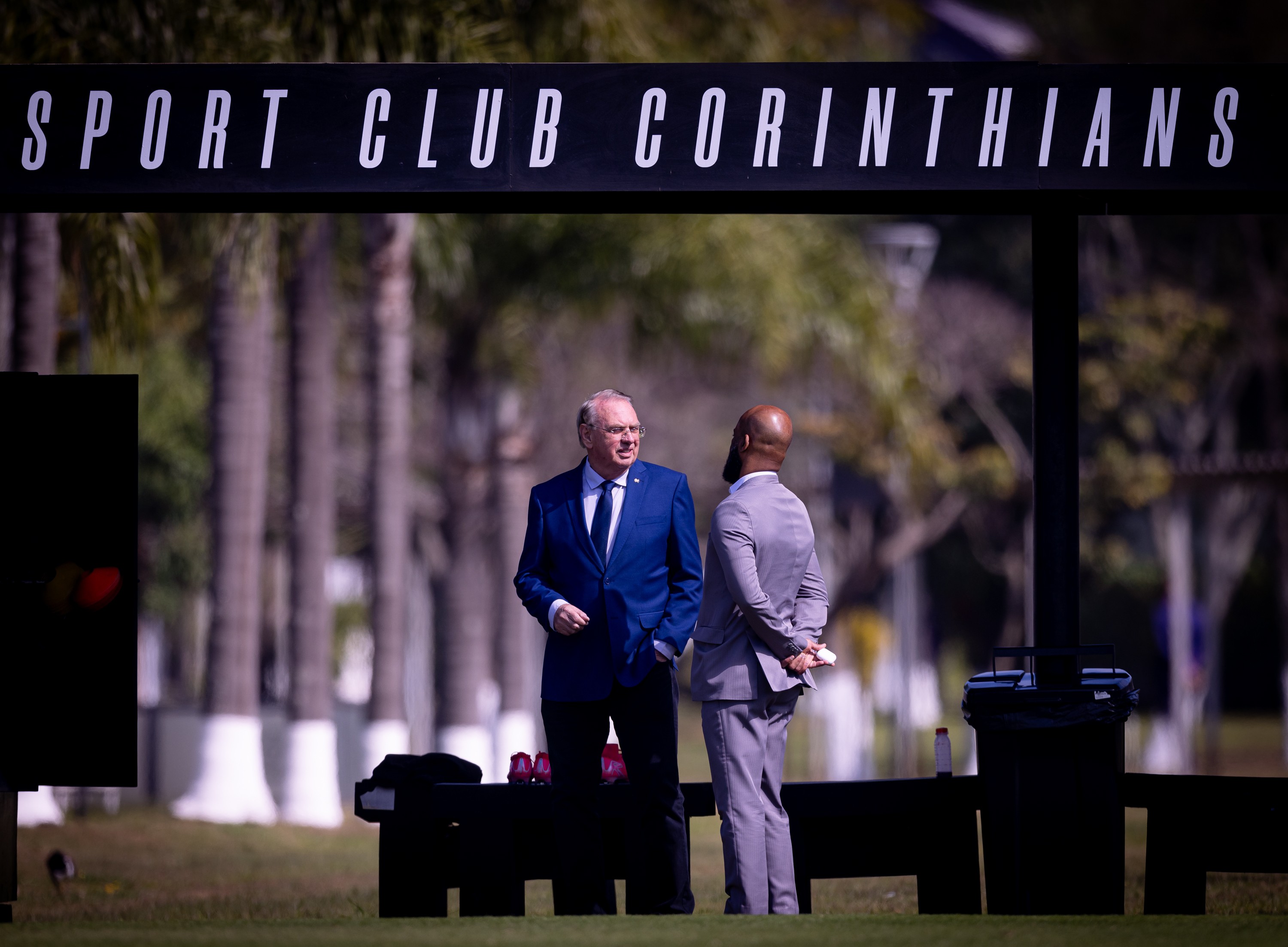 Corinthians enfrenta impasse: apenas um dos quatro atletas com contrato perto do fim deve permanecer