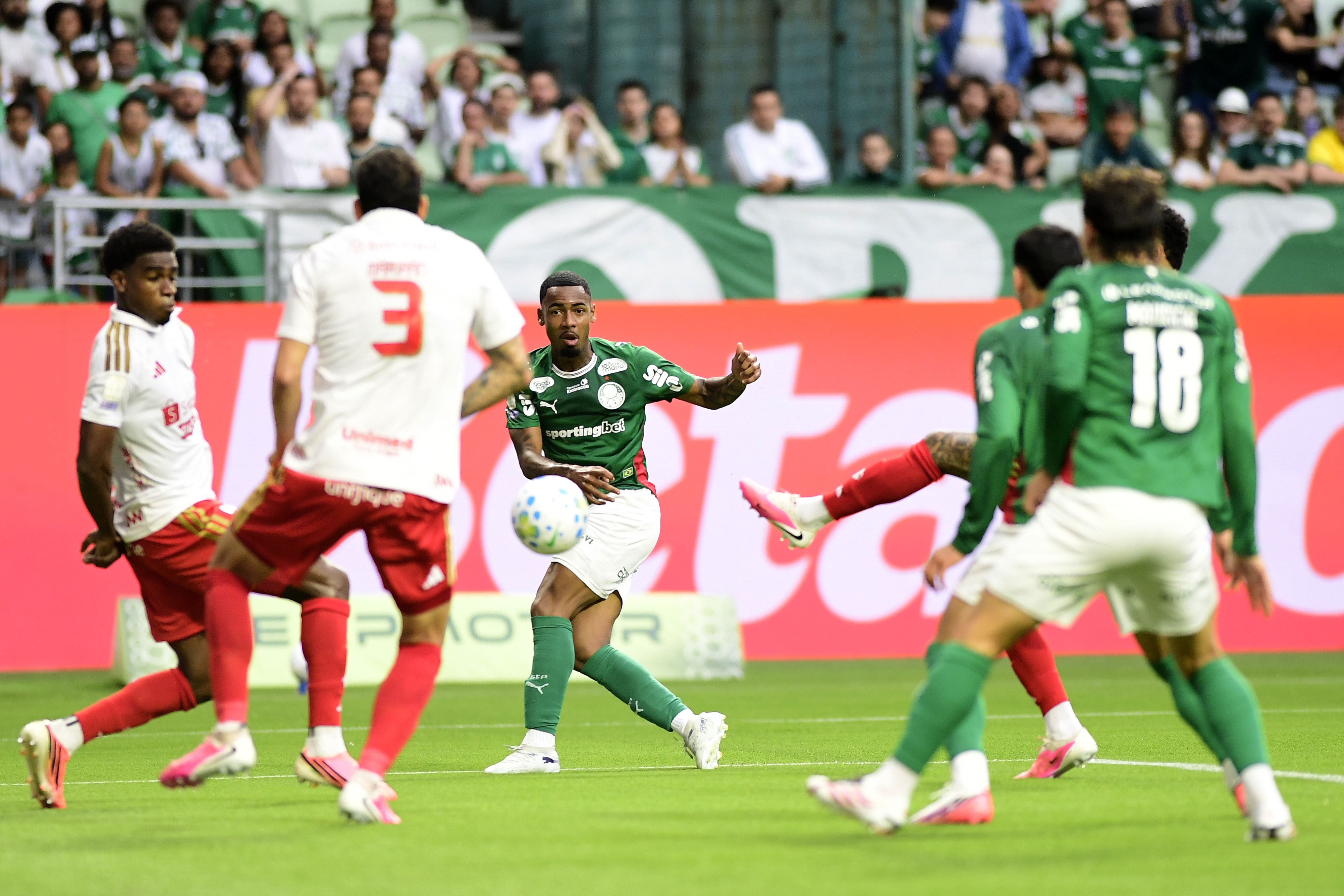Análise das Atuação do Palmeiras: Allan se Destaca como o Principal Acelerador em Empate de Baixo Rendimento