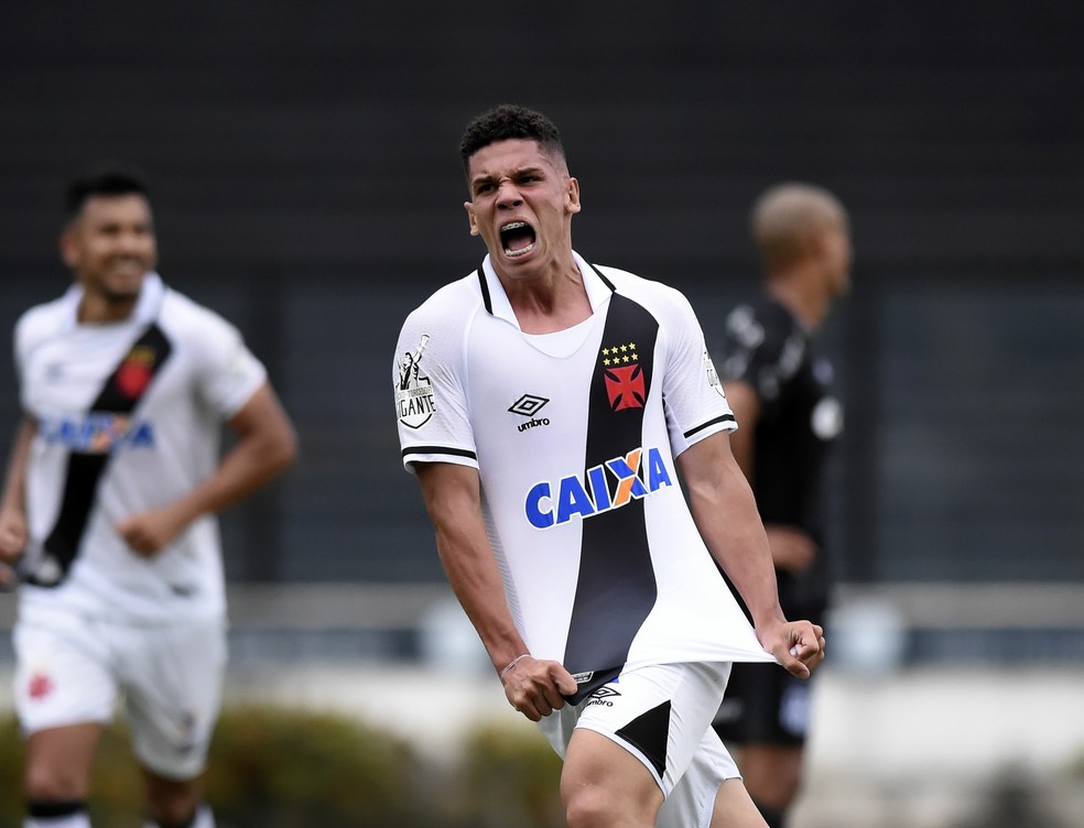 Vasco x Ponte Preta São Januário Paulinho gol — Foto: André Durão/GloboEsporte.com