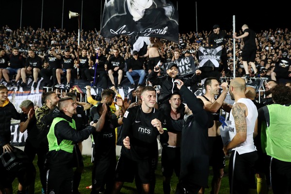 Muita festa da torcida e sinalizadores no gramado: Partizan vence Estrela  Vermelha e vai à final da Copa da Sérvia, futebol internacional