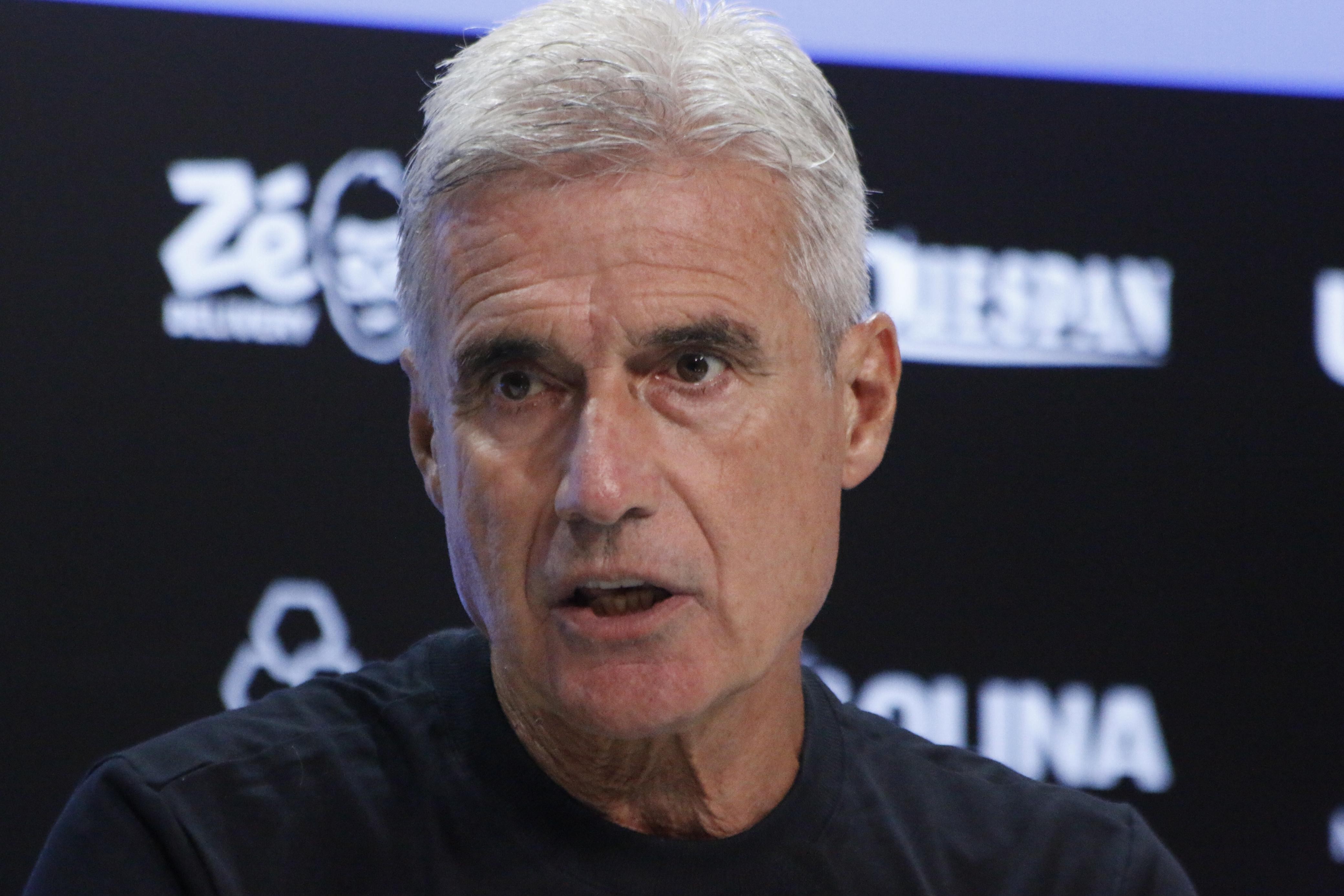 Luís Castro freia euforia após goleada do Grêmio e avalia Cristaldo | Ge