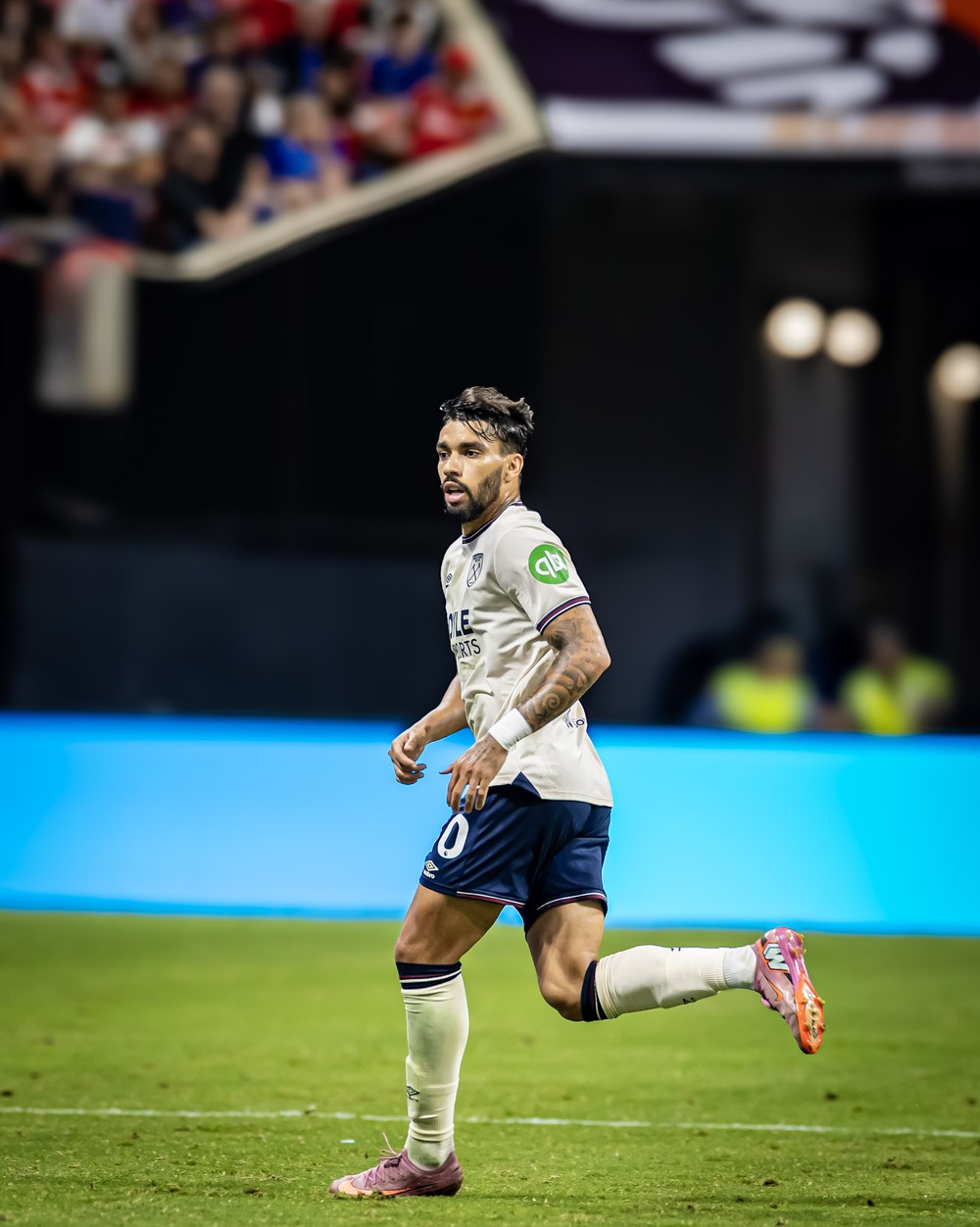 Lucas Paquetá retorna ao Flamengo como maior contratação da história do futebol brasileiro