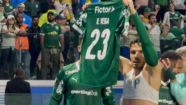 Raphael Veiga comemora quarto gol alviverde em Palmeiras x LDU