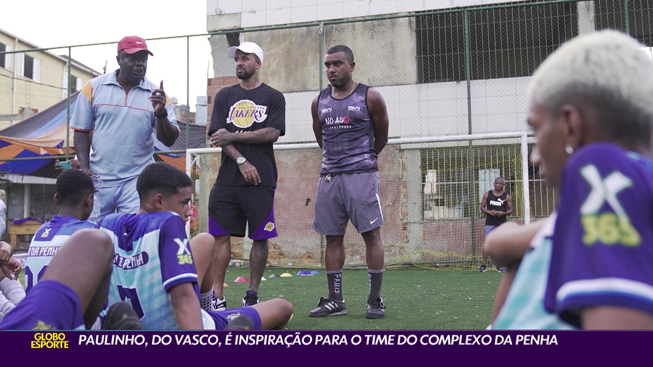 Paulinho, do Vasco, é inspiração para o time do Complexo da Penha