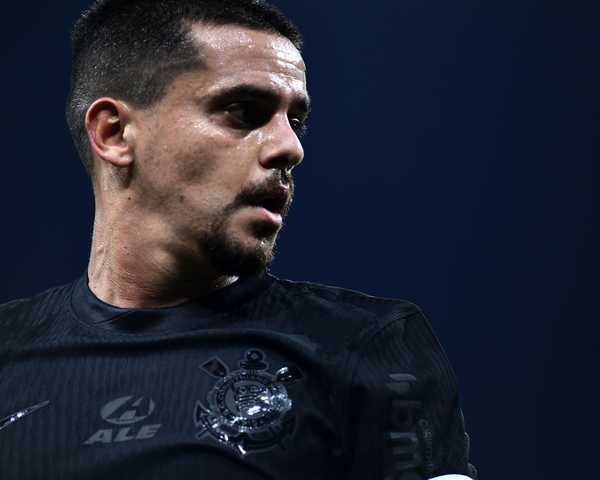 Negociação em andamento para renovação do contrato de Fagner no Corinthians
