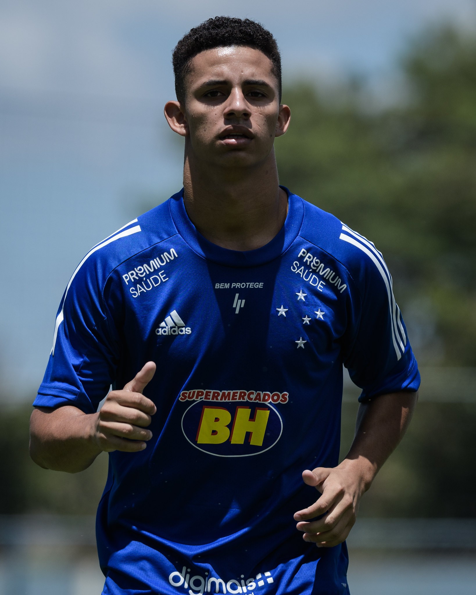 Flamengo usará camisa escrito: Todos com Vini Jr. em jogo contra o  Cruzeiro - Jogo24