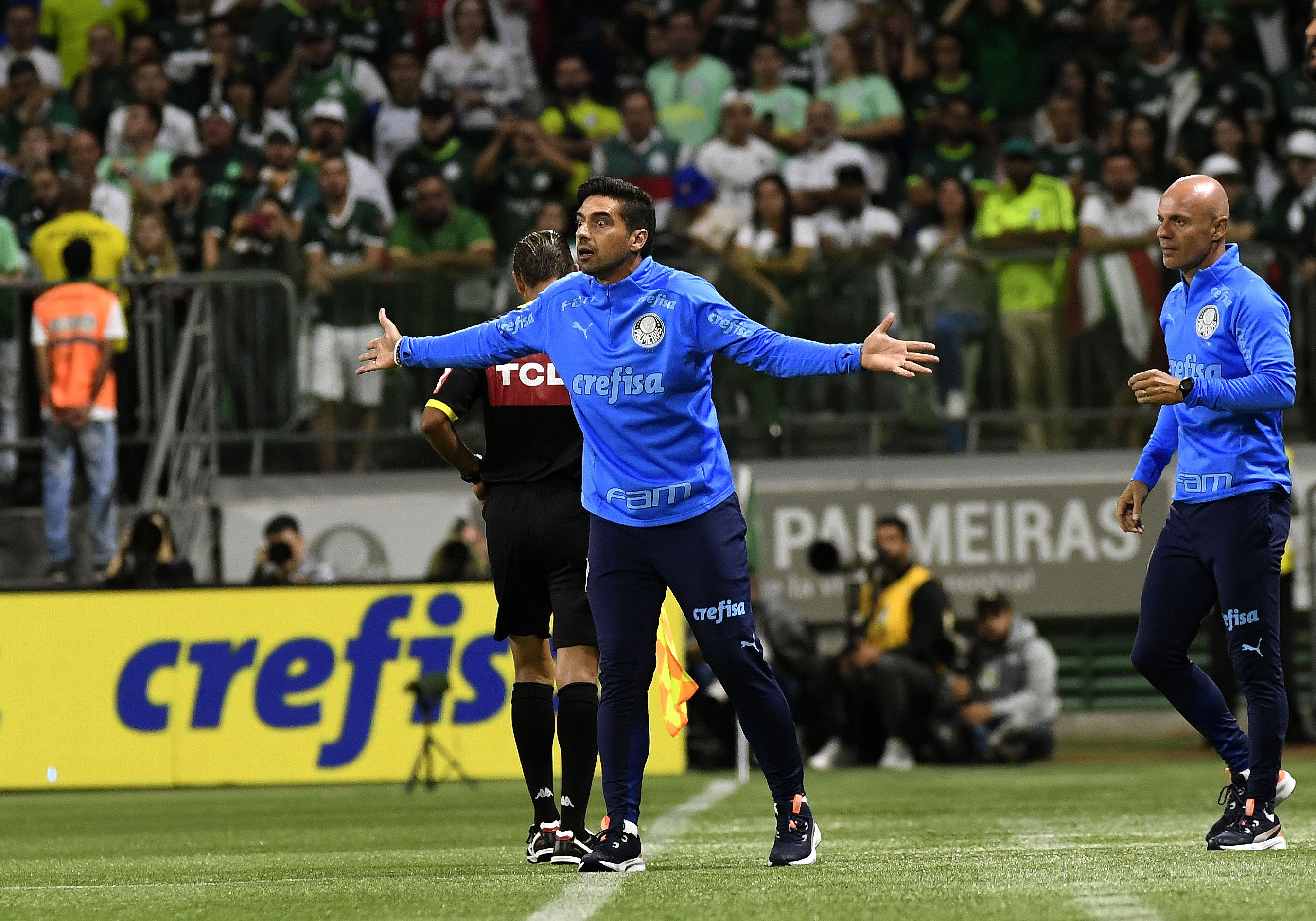 Invencibilidade do Palmeiras de Abel em clássicos contra Corinthians no Allianz Parque.