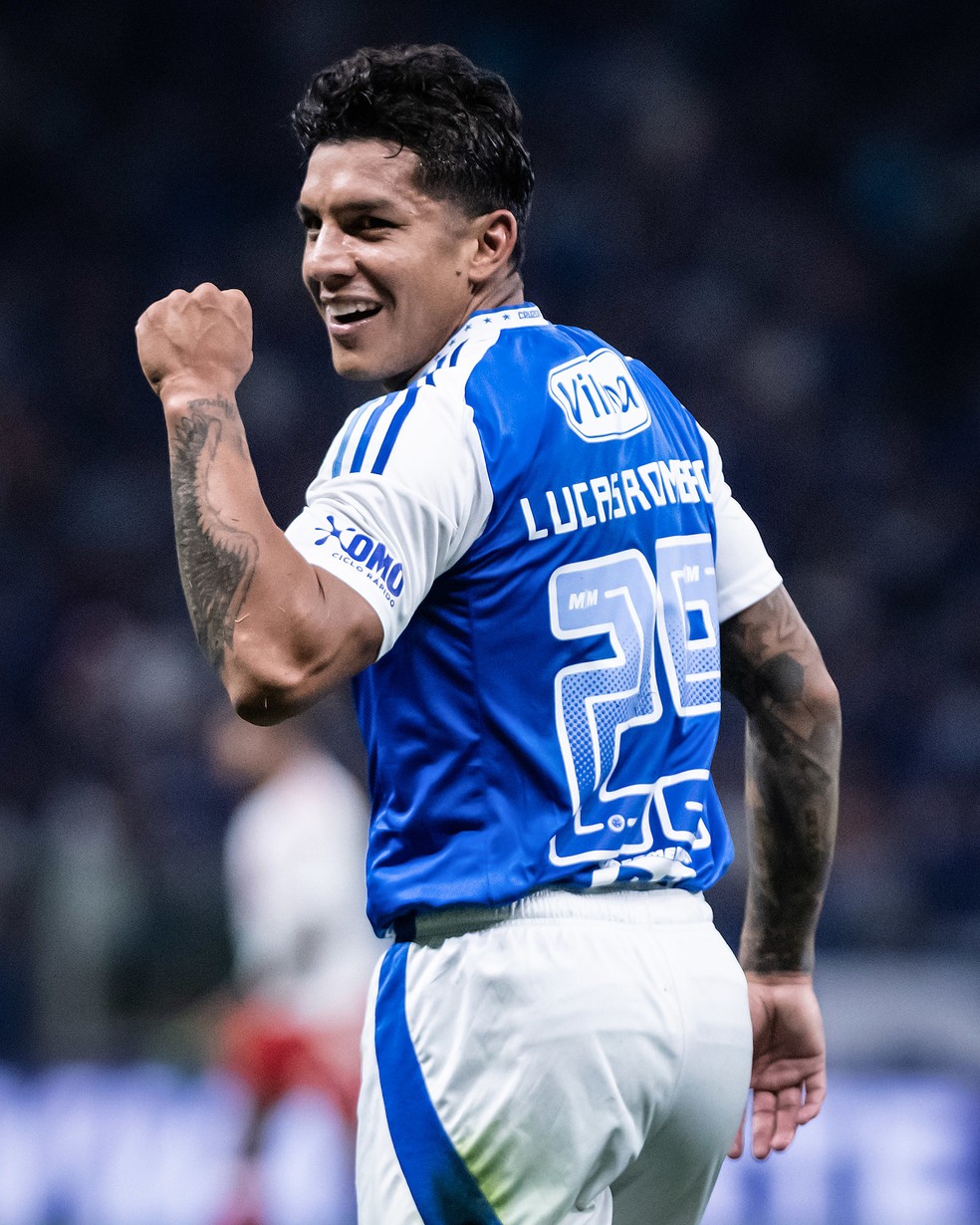 Lucas Romero em ação pelo Cruzeiro