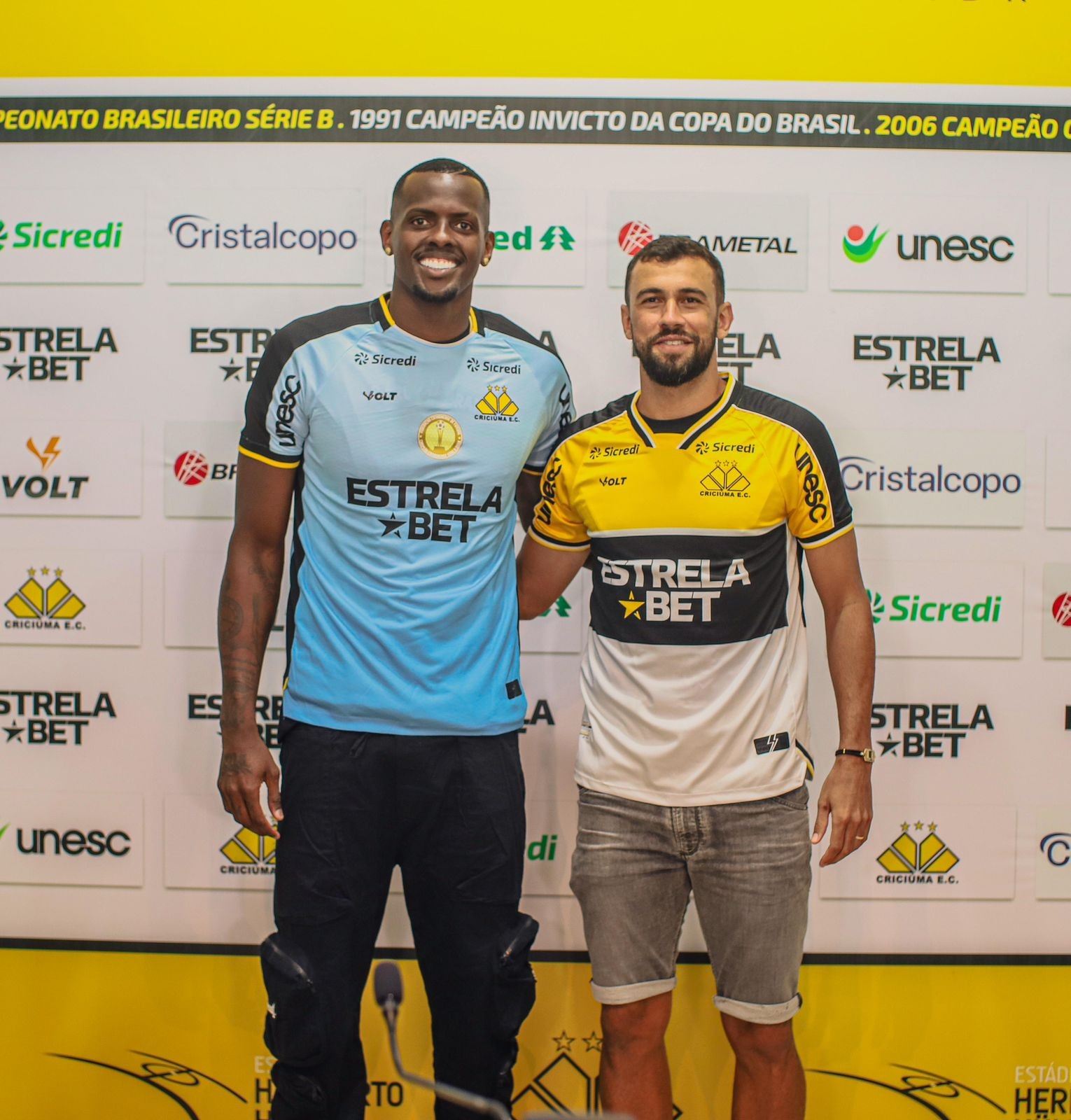 Criciúma apresenta goleiro Caíque e zagueiro Luciano Castán
