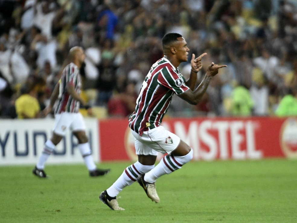 Marquinhos marca o primeiro do Fluminense contra o Colo-Colo, pela Libertadores — Foto: André Durão