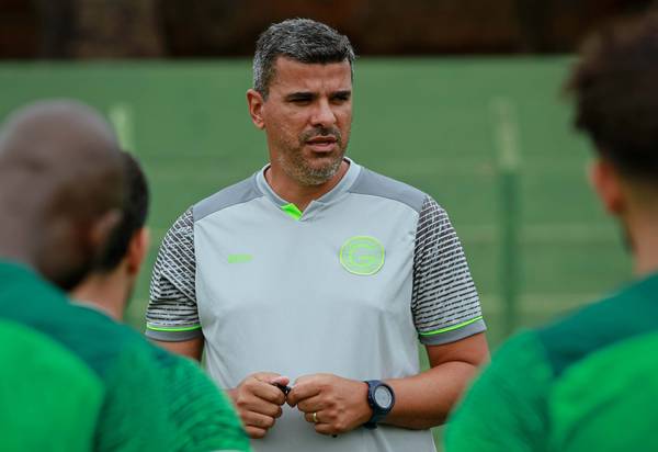 Cruzeiro revê técnico do Goiás, que deixou a base do clube em início da era Ronaldo