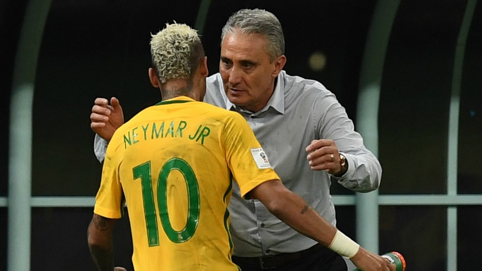 Pelé sobre Neymar: 'Sempre fico feliz quando vejo ele jogar bola