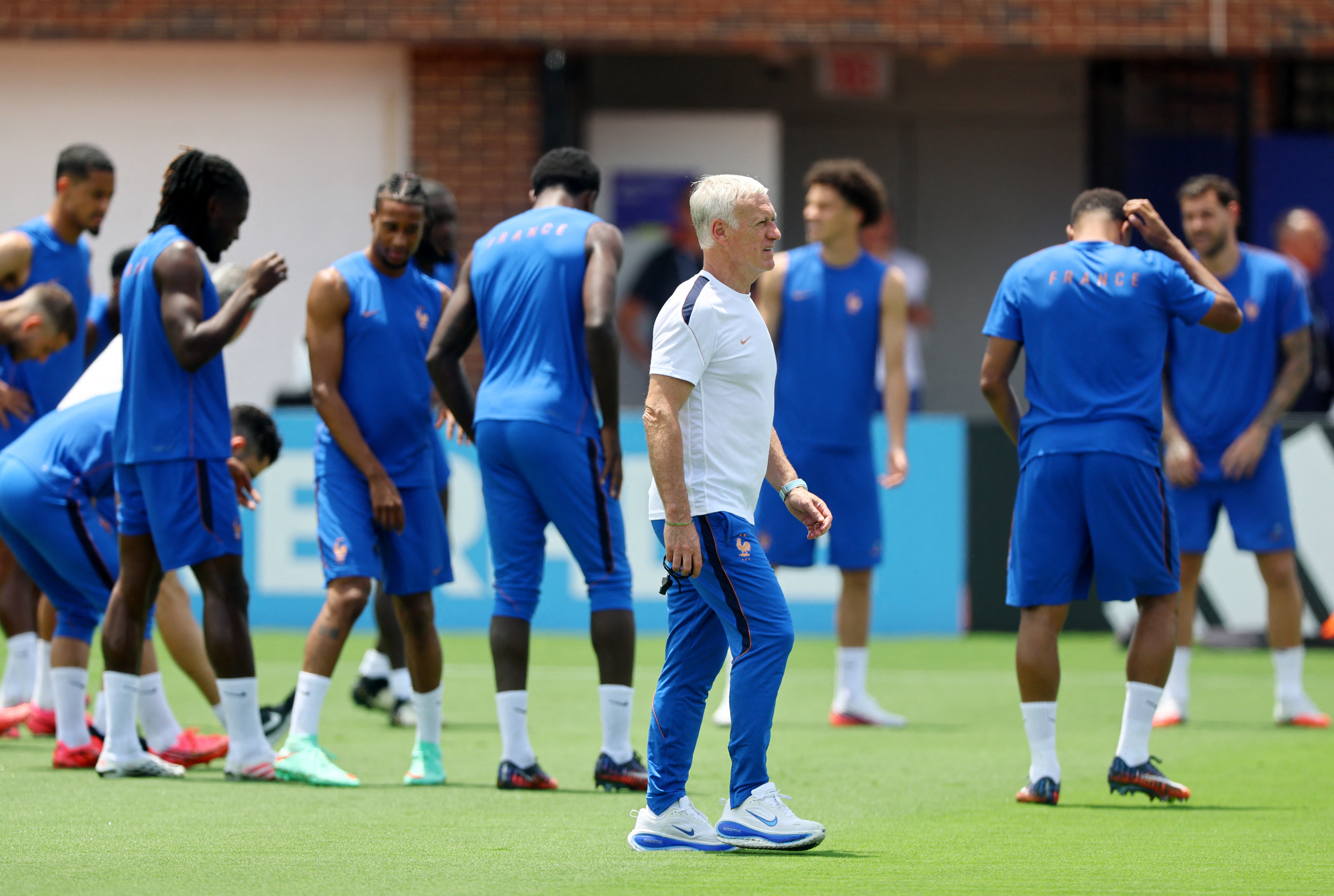 Deschamps admite decepção após queda para a Espanha e diz que terceiro lugar é "dever" da França