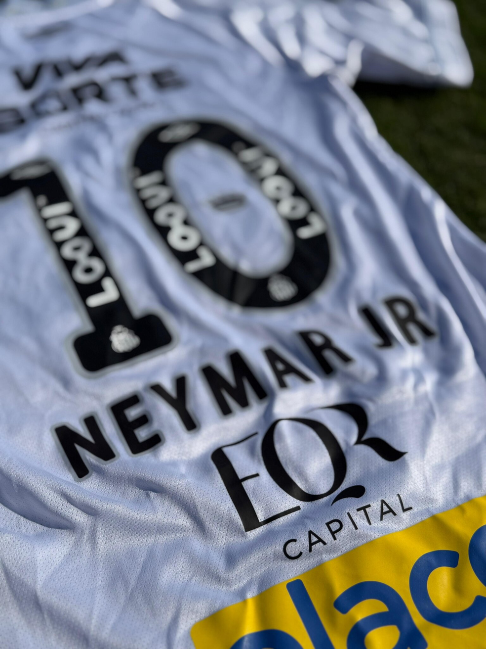 Santos tem um novo patrocinador a partir do duelo desta quarta-feira — Foto: Reinaldo Campos/Santos FC