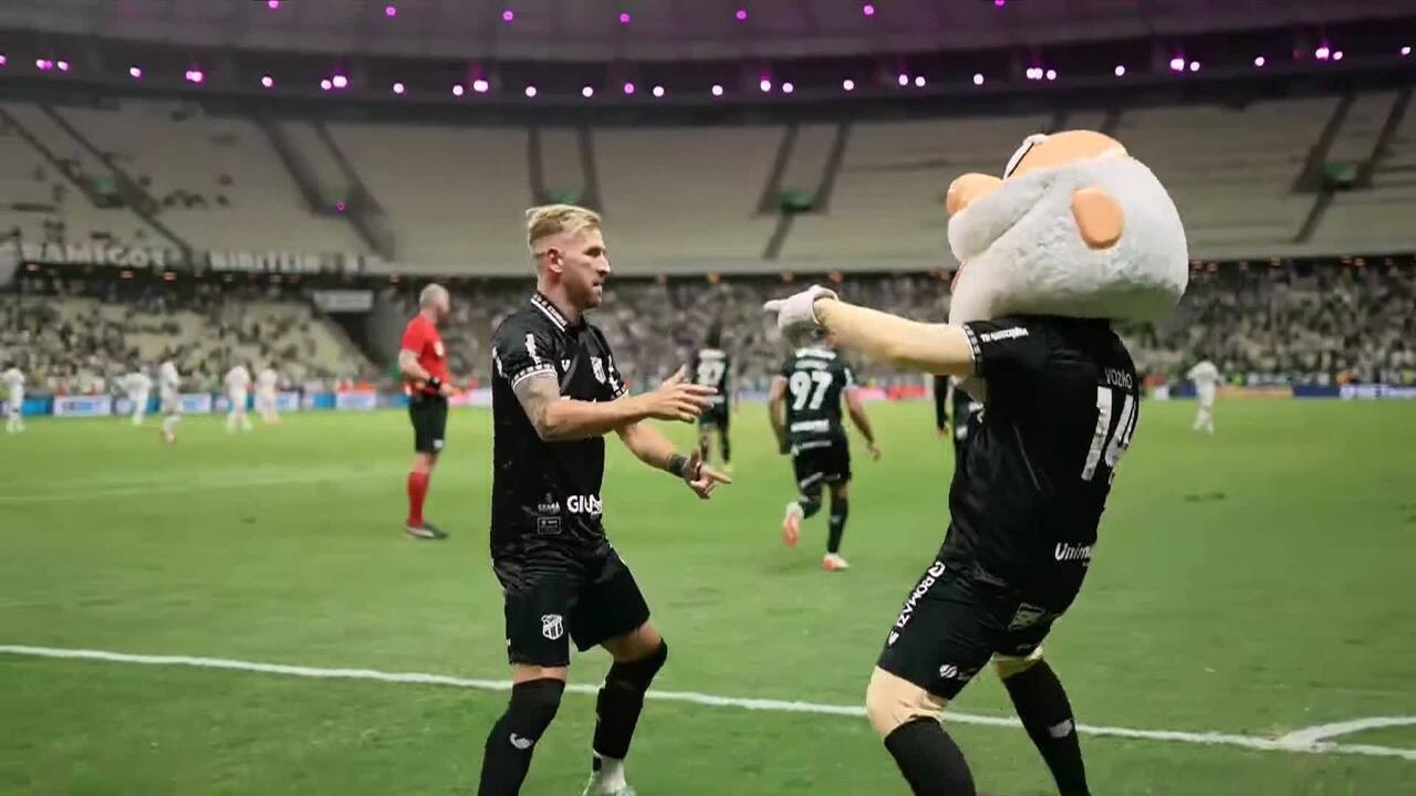 Léo Condé analisa vitória sobre o Santos e celebra resultado