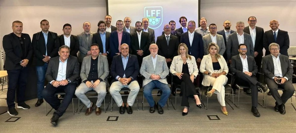 Dirigentes dos clubes da LFU assinaram acordo com a Globo — Foto: Divuçgação