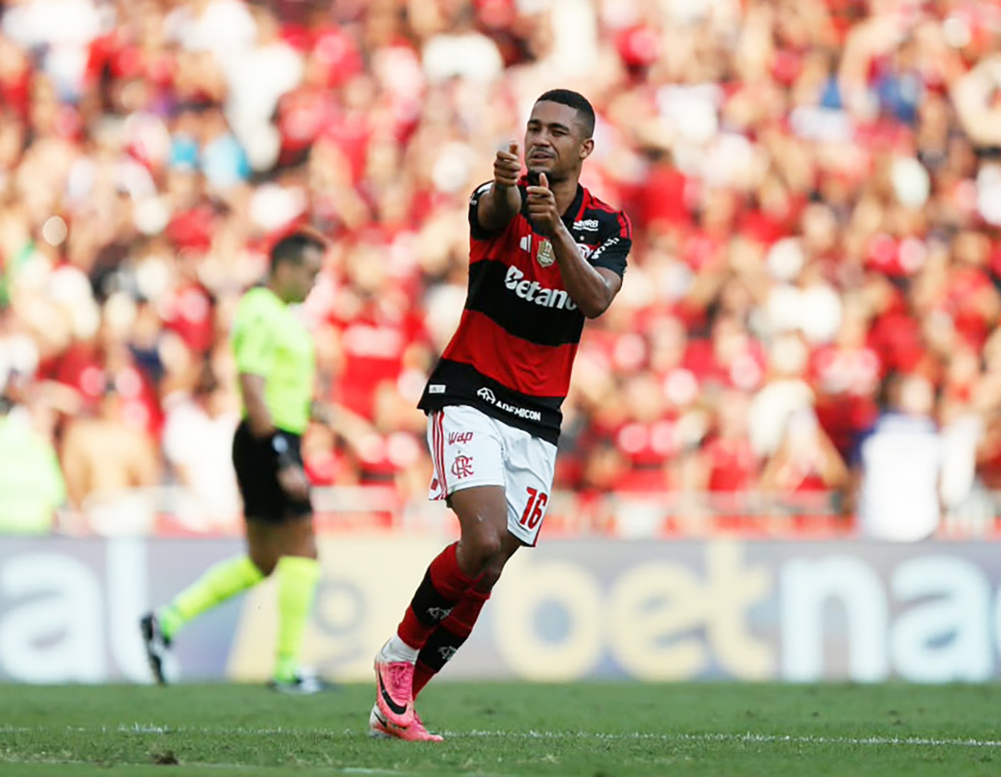 Felipe Melo exalta Flamengo: 'Futebol mais bonito do continente' após vitória
