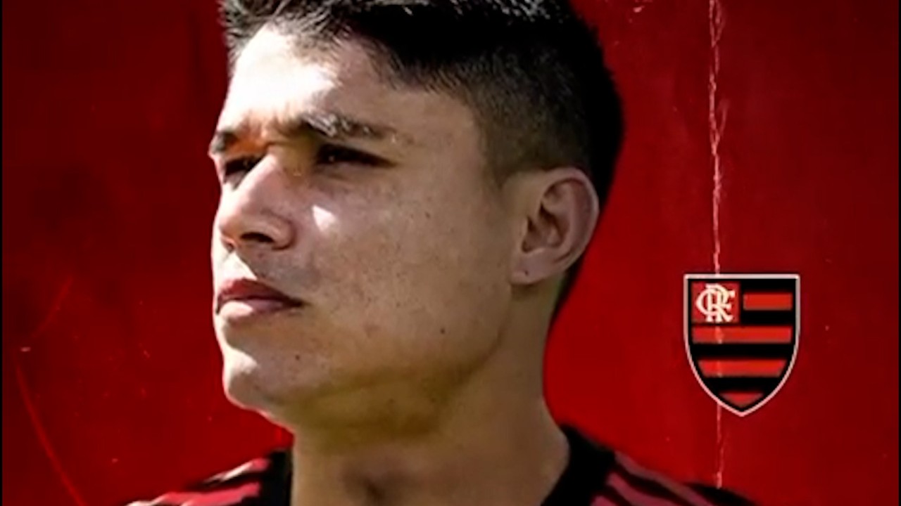 Luiz Araújo posta vídeo com montagem em que veste camisa do Flamengo
