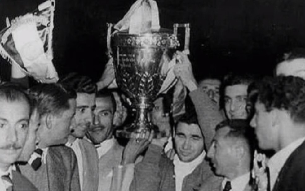 Campeão mundial de 1951 Tuo A Copa Rio de 1951, também conhecida como  Torneio Internacional de Clubes Campeões Copa Rio, Campeonato Mundial de  Futebol, Torneio Mundial de Campeões, Torneio Internacional de Campeões