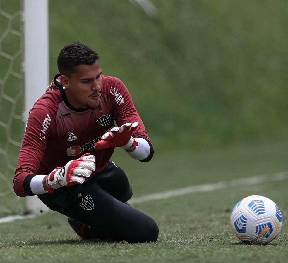 Após mandar no jogo, América tem zagueiro expulso e acaba batido pelo Vasco