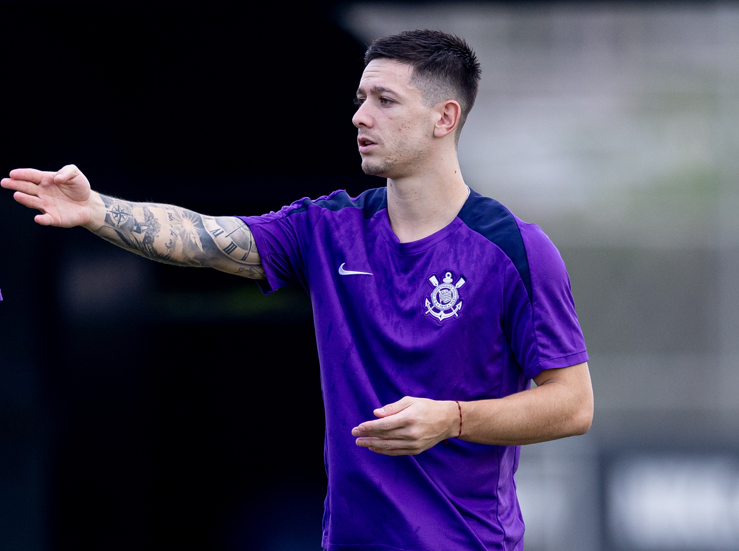 Variações táticas no Corinthians: Ramón testa Romero no lugar de Garro.