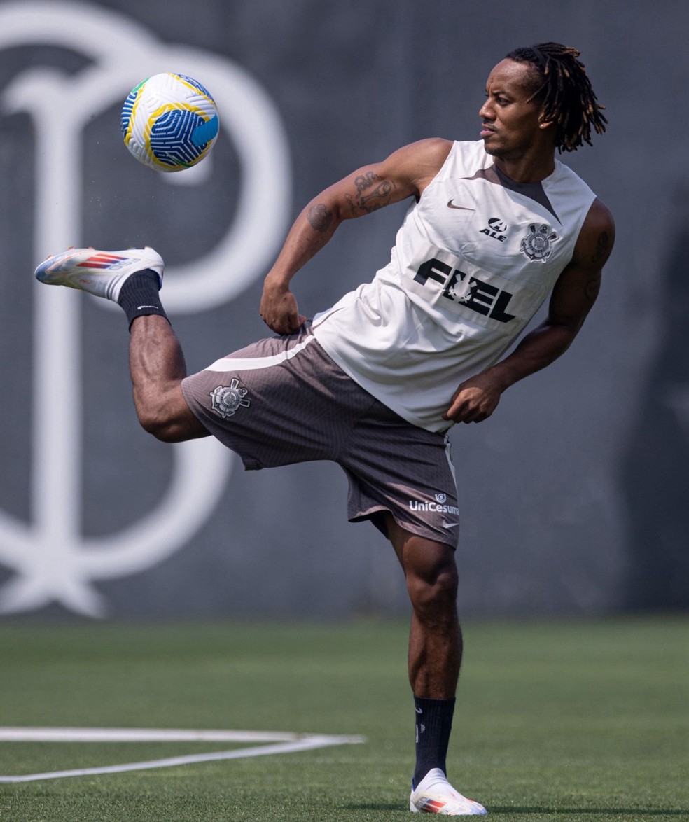 André Carrillo em treino do Corinthians — Foto: Rodrigo Coca/Agência Corinthians