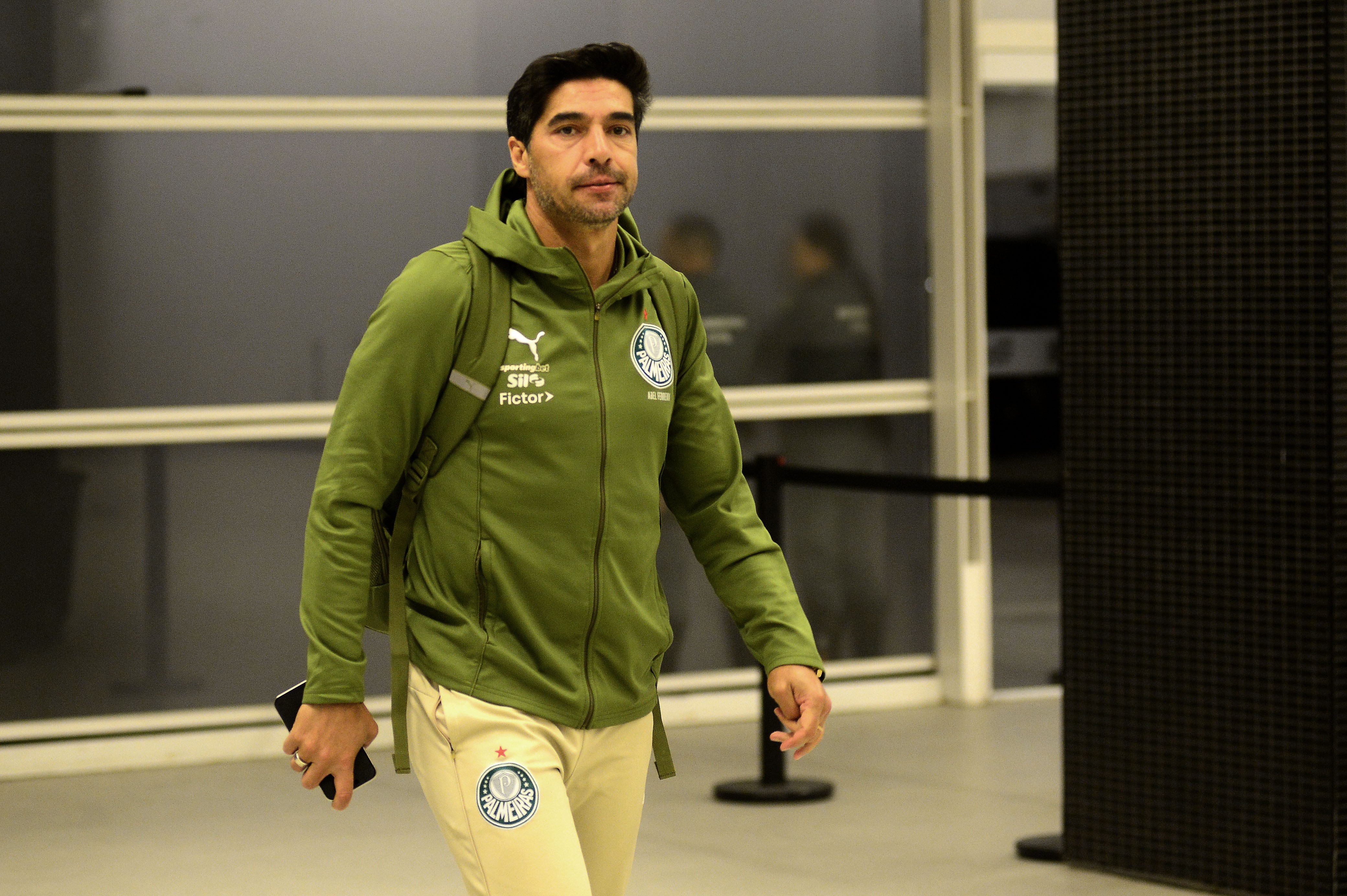 Reformulação a todo vapor no Verdão? Abel comenta saídas, lesões e revela plano para novo reforço! 