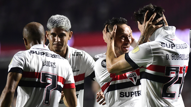 Gol de Bobadilla, do São Paulo, contra o Nacional