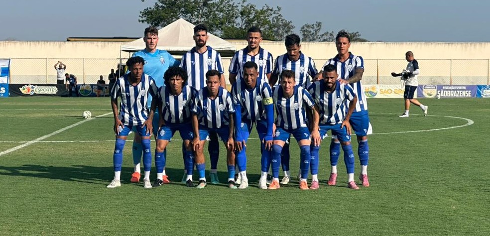 Em pé: Wellerson, Rayan, Marlon, Igor Guilherme e Dudu Figueiredo; agachados: Rian Santana, Kayllan, Matheus Souza, Ciel, Ronaldo Mendes e Kaike — Foto: Rodrigo Cedro/TV Asa Branca