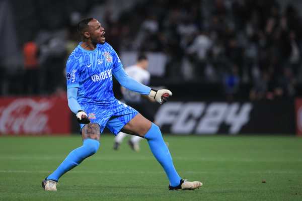Cássio recebe agradecimento de Carlos Miguel e pedido para ficar no Corinthians