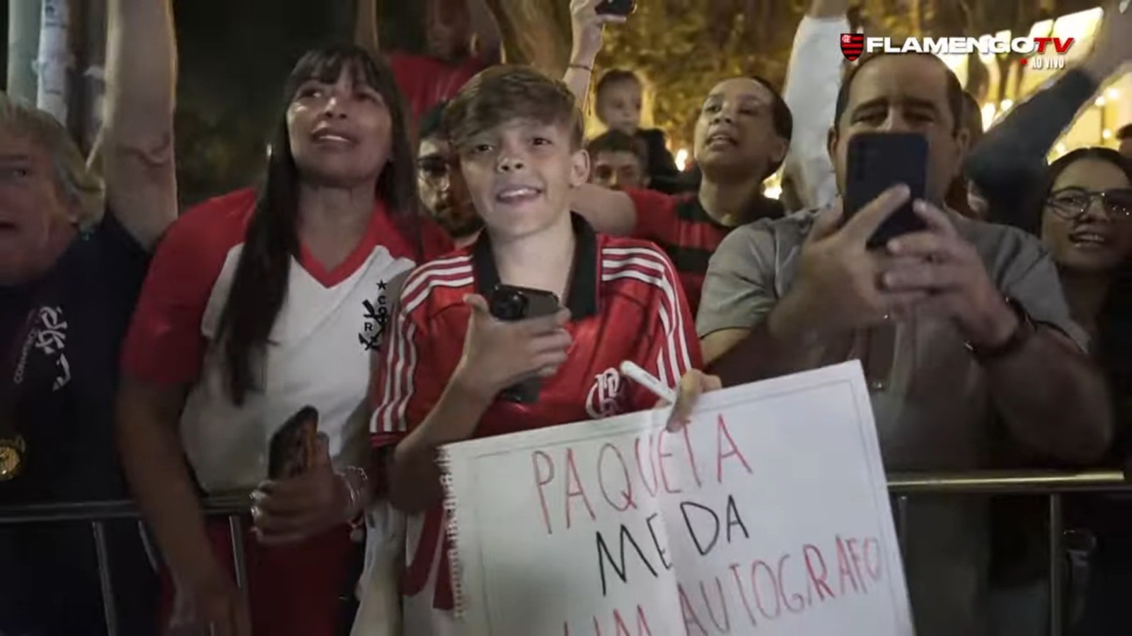Flamengo é recebido com festa por torcedores em Belo Horizonte antes do duelo contra o Cruzeiro
