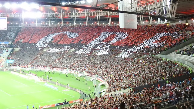 CRF de Clube de Regatas do Flamengo é exibido no setor sul do Maraca