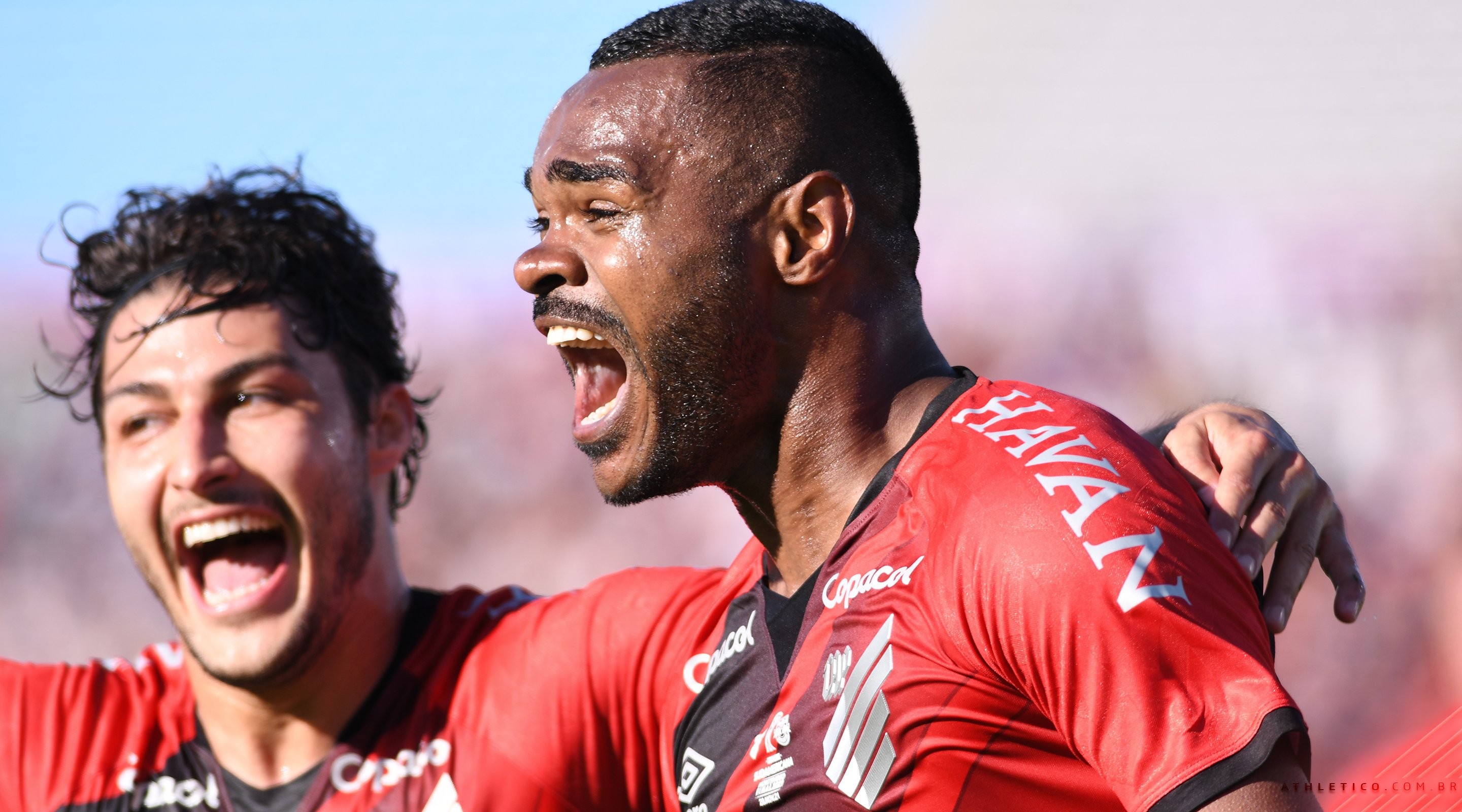 Ídolo do Athletico, Nikão revive gol histórico contra o Bragantino e fala sobre títulos e queda