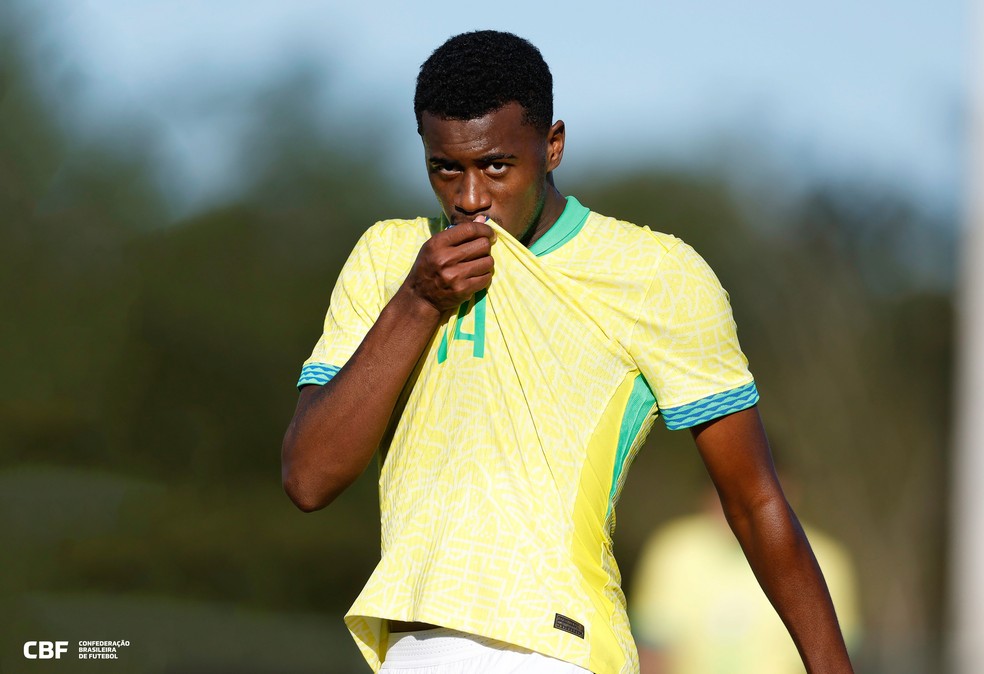 Bruno Alves, do Cruzeiro, com a seleção brasileira sub-20 — Foto: RAFAEL RIBEIRO/CBF