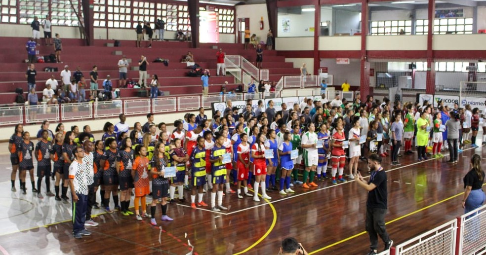 Abertura da 4 ª Copa Bela Verão de Futsal de Itabela começa com casa cheia  e chuva de gols - Giro