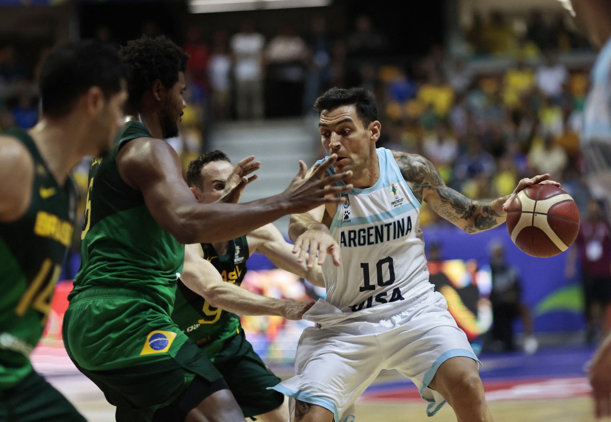 Brasil supera Argentina na estreia da Copa América Sub18 de basquete -  Surto Olímpico