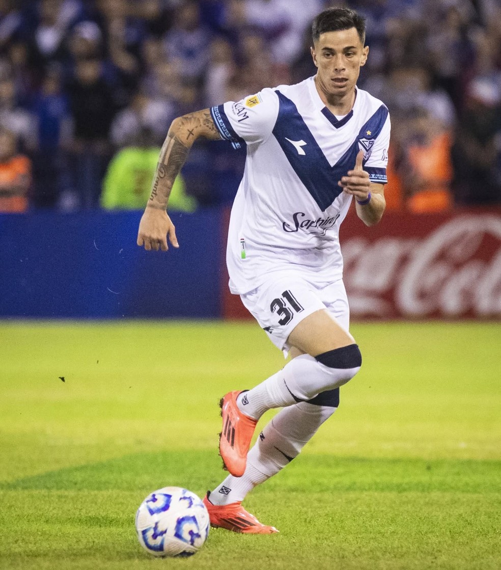 Valentin Gómez em ação pelo Vélez Sarsfield — Foto: Divulgação/ Vélez