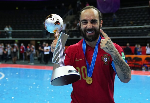O melhor jogador de Futsal do Mundo está de parabéns Ricardinho faz 38  anos