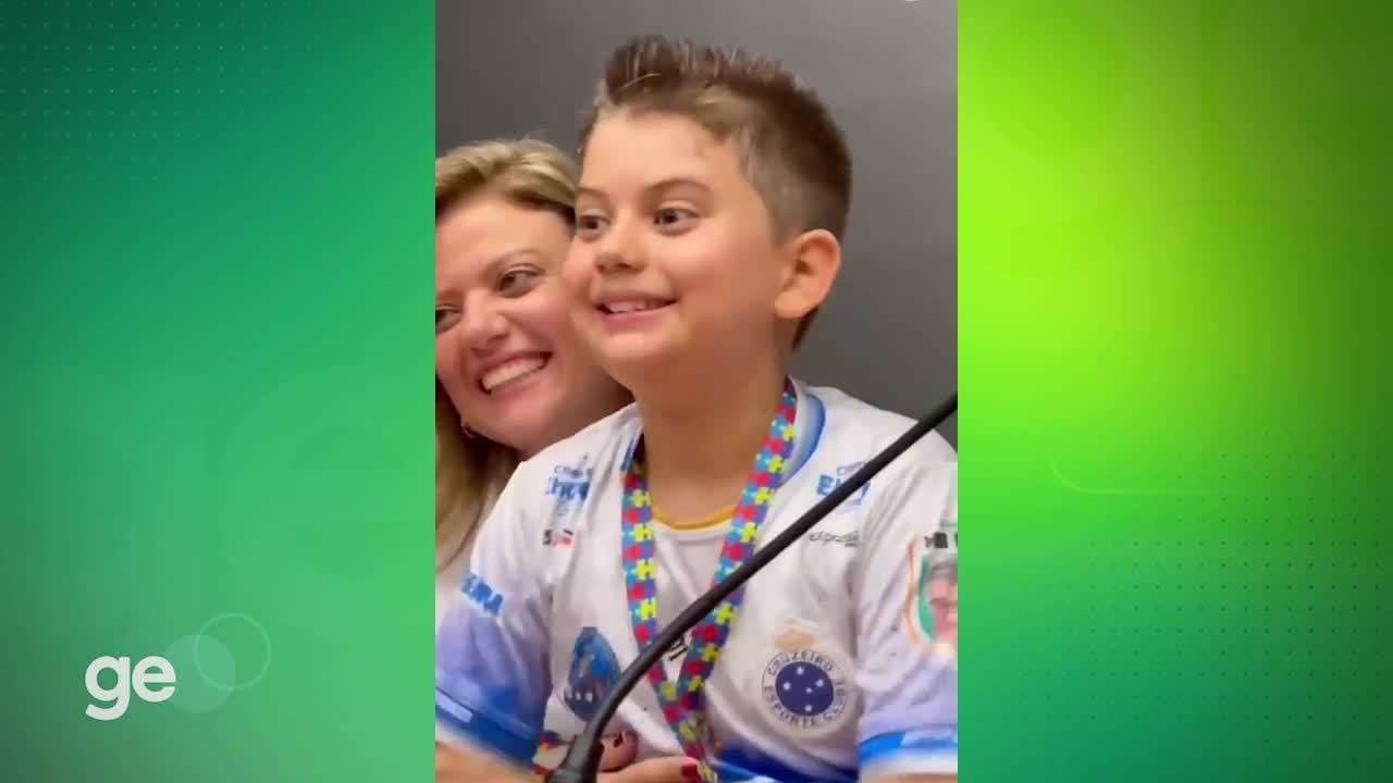 Cruzeiro recebe torcedores com Autismo na Toca da Raposa