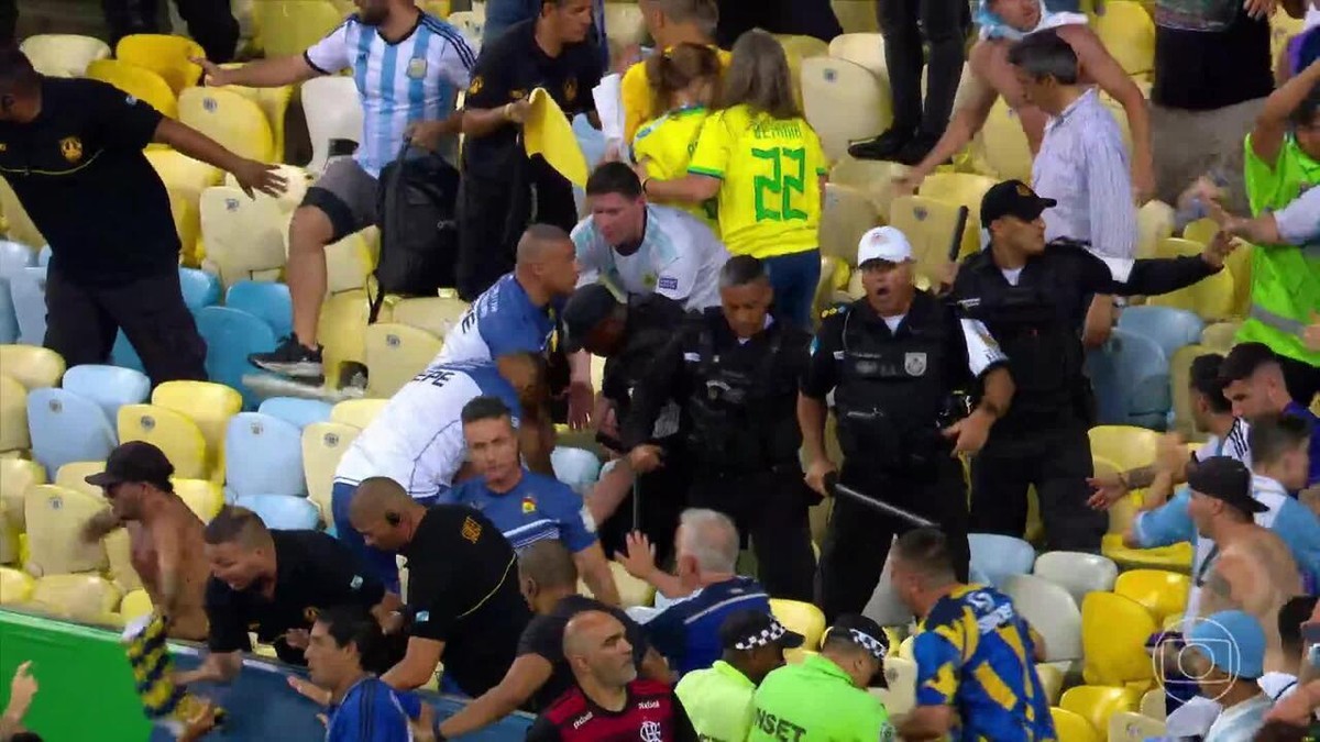 Brasil x Argentina: pancadaria nas arquibancadas do Maracanã antes