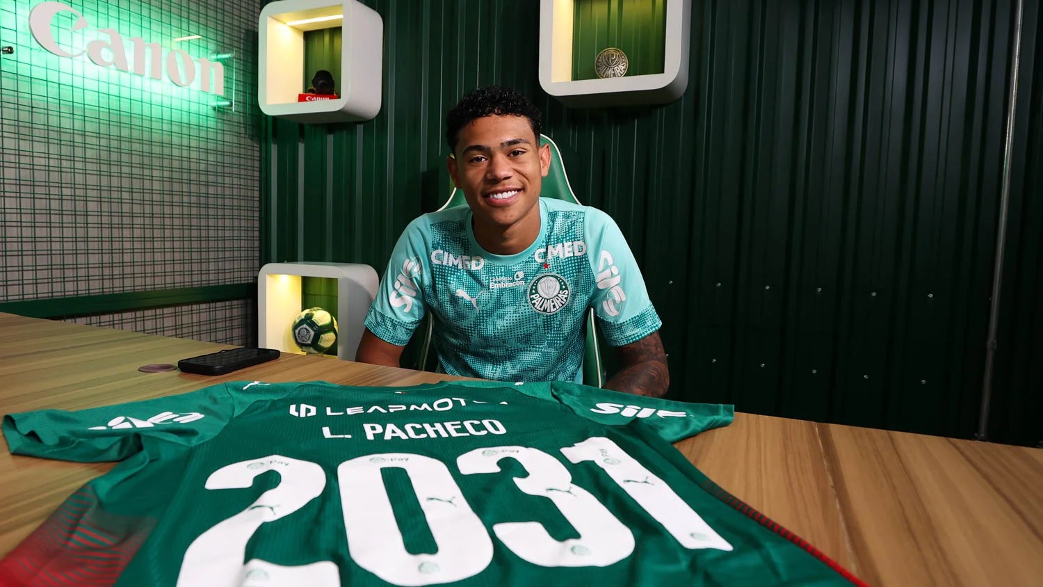 Entenda: Palmeiras renova contrato de Luis Pacheco até 2031