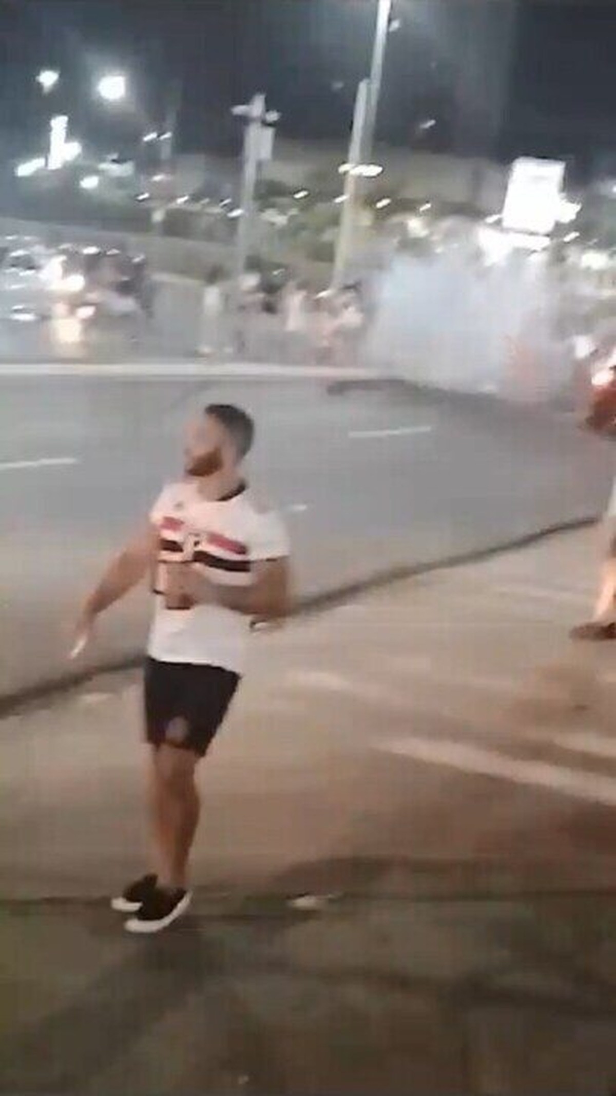 VÍDEO: Torcedores do São Paulo reclamam de ação da PM durante comemoração do título em Uberaba e Uberlândia