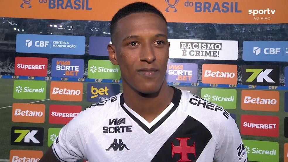 Robert Renan estreia no Vasco com redenção em pênalti e celebra roteiro: "Não poderia ser melhor"