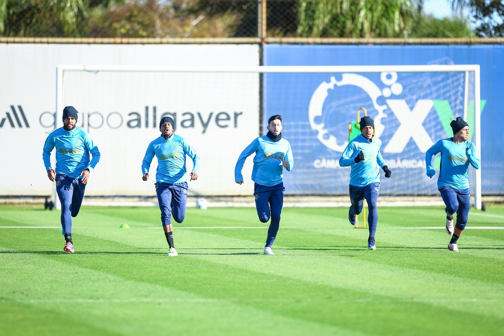 Jogadores do Grêmio treinam no CT Luiz Carvalho — Foto: Lucas Uebel/Grêmio