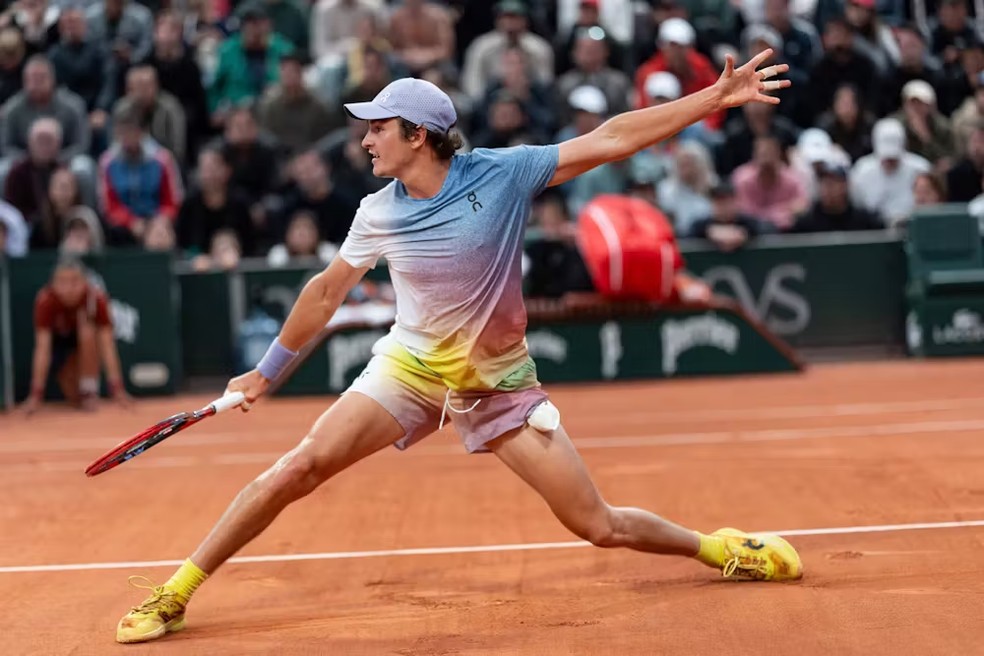 João Fonseca estreia em Roland Garros — Foto: Johan Soneto / FFT