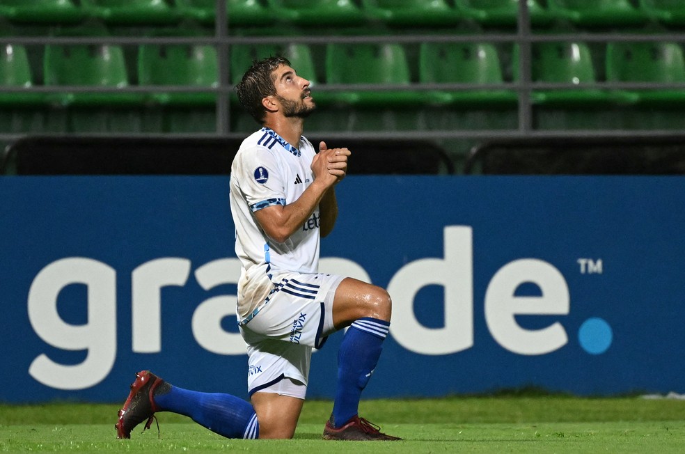 Lucas Silva; Alianza Petrolera x Cruzeiro; Sul-Americana — Foto: Luis ACOSTA / AFP