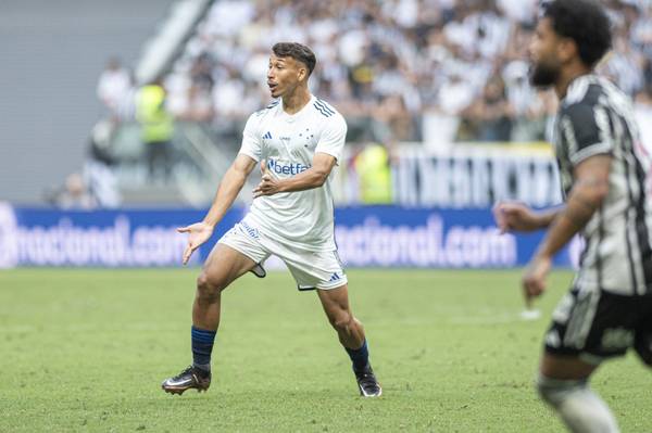 Revelação da base do Cruzeiro, Japa celebra estreia no clássico: Experiência incrível
