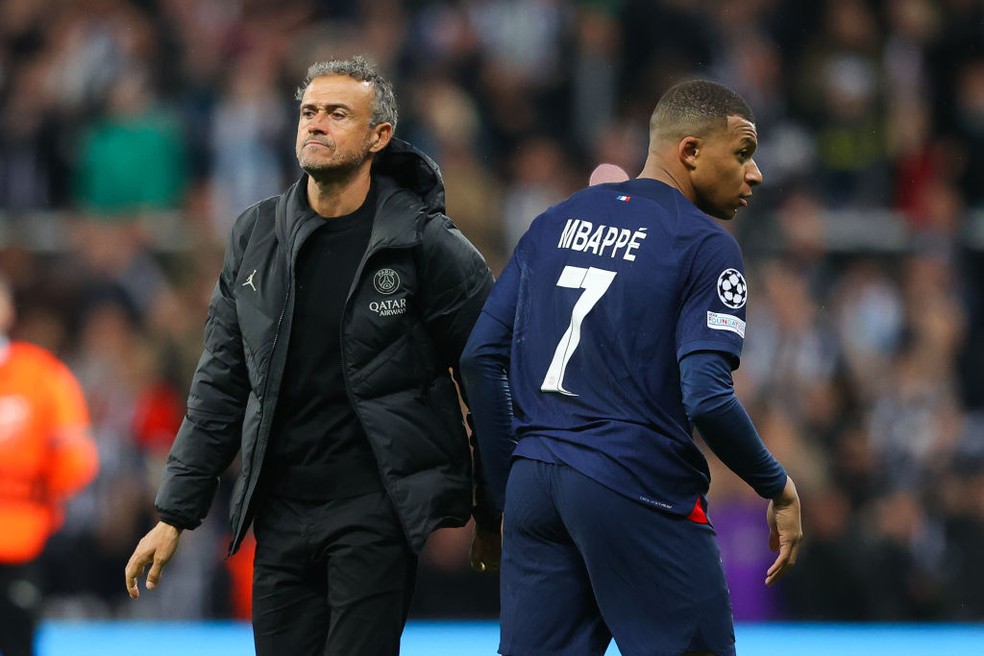 Luis Enrique e Mbappé em ação pelo PSG no Campeonato Francês — Foto: Getty Images